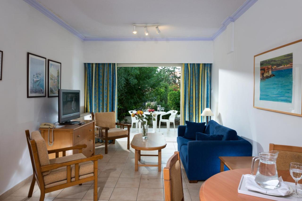 Апартаменти Resitour - Paphos Gardens Екстер'єр фото
